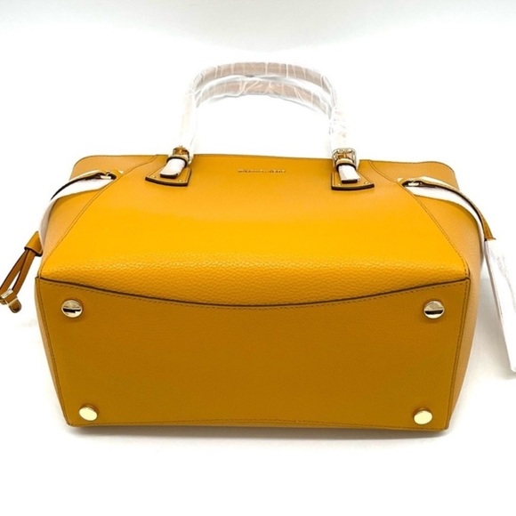 Michael Kors Voyager EW Tote Bag Leather Marigold - Picture 6 of 9